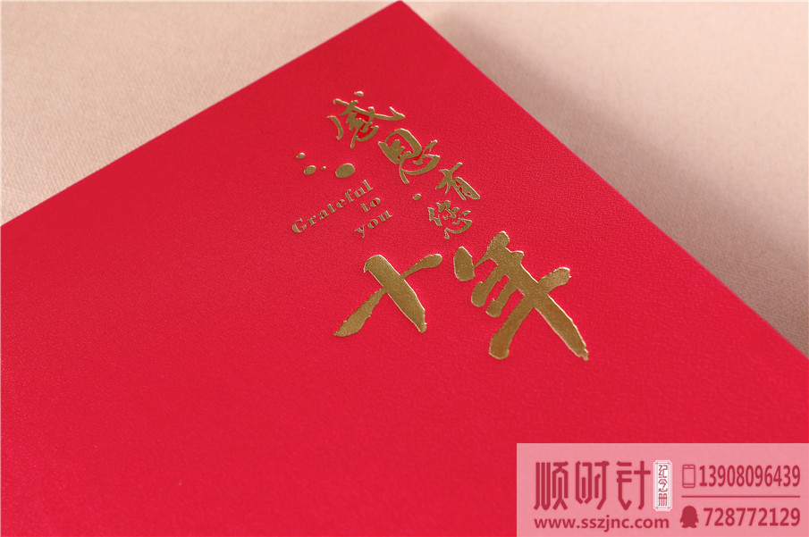 退休之际领导为何偷偷擦泪?原来是这本领导退休纪念相册制作!